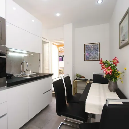 Tonka Appartement Split